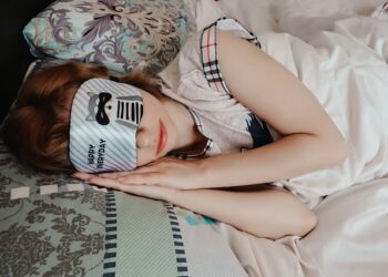LUXURY ANTI FATIGUE SLEEP MASK AND ACCESSORIES